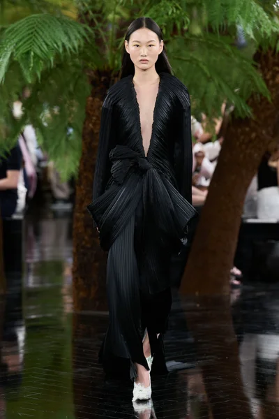 Look 3